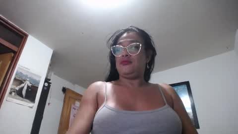 Snapshot of olenkamilfts chatting on April 2026 06:07:02 AM Olenka online show from April 2026 06:07:02 AM