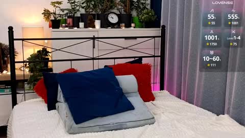 OliSunny Olivia online show from December 2024 07:50:01 AM