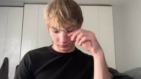 Snapshot of oliver_beck chatting on December 2024 07:18:01 PM Oliver Beck online show from December 2024 07:18:01 PM