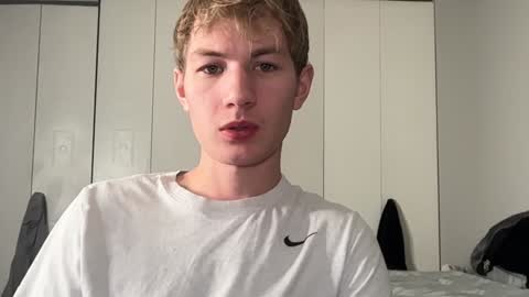 Snapshot of oliver_beck chatting on December 2024 02:43:01 AM Oliver Beck online show from December 2024 02:43:01 AM