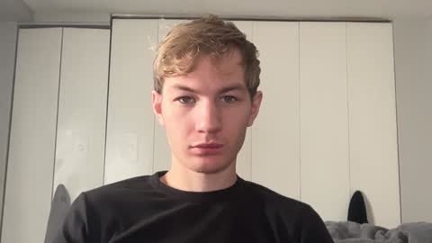 Snapshot of oliver_beck chatting on December 2024 07:03:02 PM Oliver Beck online show from December 2024 07:03:02 PM