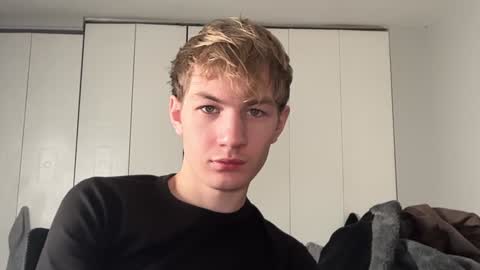 Snapshot of oliver_beck chatting on December 2024 07:37:02 PM Oliver Beck online show from December 2024 07:37:02 PM