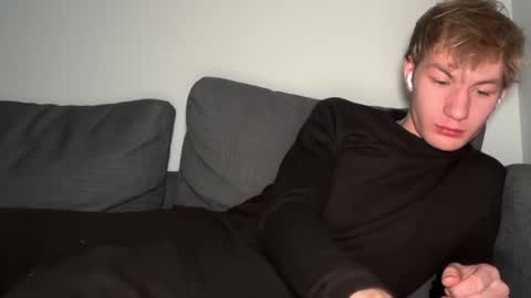 Snapshot of oliver_beck chatting on January 2025 01:50:01 AM Oliver Beck online show from January 2025 01:50:01 AM