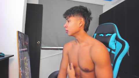 Snapshot of oliver_bray chatting on November 2025 05:25:02 PM Oliver bray online show from November 2025 05:25:02 PM