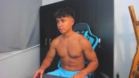 Snapshot of oliver_bray chatting on November 2025 04:58:02 AM Oliver bray online show from November 2025 04:58:02 AM