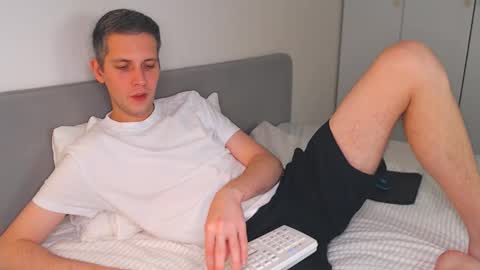 Oliver online show from November 2025 06:10:01 PM