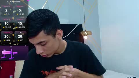 Oliver  Smith online show from December 2024 06:08:01 PM