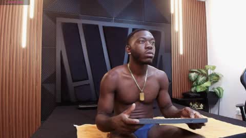 Snapshot of oliver_laurent_ chatting on April 2026 12:10:01 PM OLIVER LAURENT online show from April 2026 12:10:01 PM