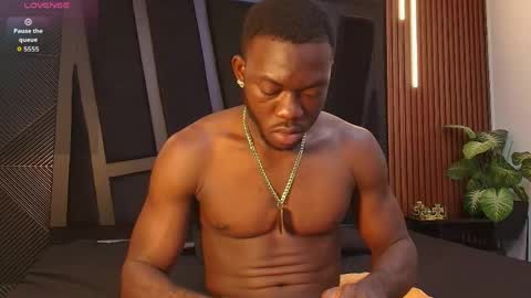 Snapshot of oliver_laurent_ chatting on April 2026 11:27:01 PM OLIVER LAURENT online show from April 2026 11:27:01 PM