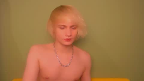 Snapshot of oliver_sweet_ chatting on December 2024 02:09:02 AM Oliver online show from December 2024 02:09:02 AM