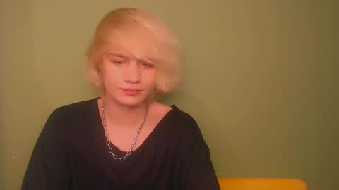 Snapshot of oliver_sweet_ chatting on December 2024 01:58:02 AM Oliver online show from December 2024 01:58:02 AM