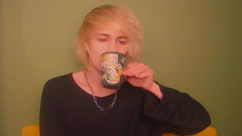 Snapshot of oliver_sweet_ chatting on January 2025 12:57:02 AM Oliver online show from January 2025 12:57:02 AM