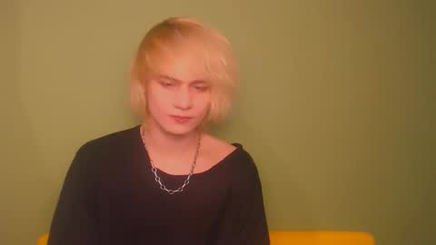 Snapshot of oliver_sweet_ chatting on January 2025 02:19:01 AM Oliver online show from January 2025 02:19:01 AM