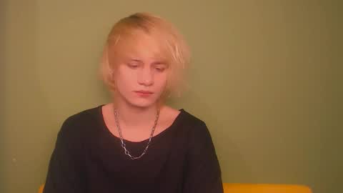 Snapshot of oliver_sweet_ chatting on January 2025 01:56:01 AM Oliver online show from January 2025 01:56:01 AM