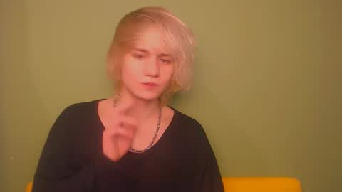 Snapshot of oliver_sweet_ chatting on January 2025 02:37:01 AM Oliver online show from January 2025 02:37:01 AM