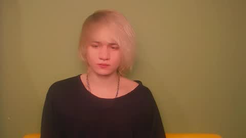 Snapshot of oliver_sweet_ chatting on February 2025 02:17:01 AM Oliver online show from February 2025 02:17:01 AM