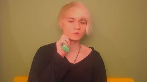 Snapshot of oliver_sweet_ chatting on February 2025 02:42:02 AM Oliver online show from February 2025 02:42:02 AM