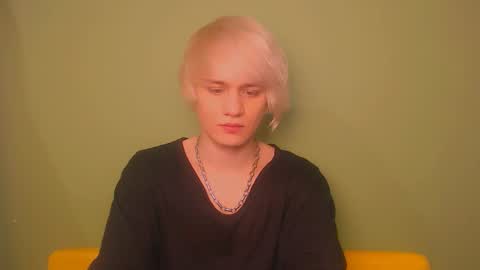 Snapshot of oliver_sweet_ chatting on February 2025 02:10:02 AM Oliver online show from February 2025 02:10:02 AM