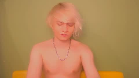 Snapshot of oliver_sweet_ chatting on March 2025 01:37:01 AM Oliver online show from March 2025 01:37:01 AM