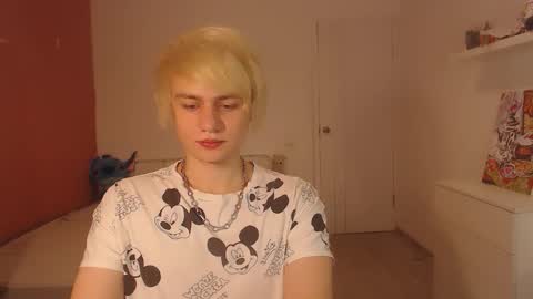 Snapshot of oliver_sweet_ chatting on September 2025 01:40:02 AM Oliver online show from September 2025 01:40:02 AM