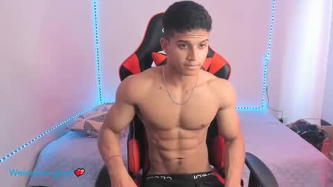 Snapshot of oliver_thompsson chatting on December 2024 04:46:02 PM oliver thompsson online show from December 2024 04:46:02 PM