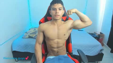 Snapshot of oliver_thompsson chatting on January 2025 05:13:01 PM oliver thompsson online show from January 2025 05:13:01 PM