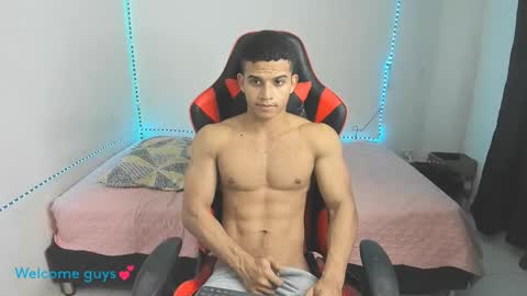 Snapshot of oliver_thompsson chatting on December 2025 09:54:01 PM oliver thompsson online show from December 2025 09:54:01 PM