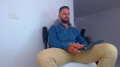 oliver online show from March 2025 08:55:01 PM