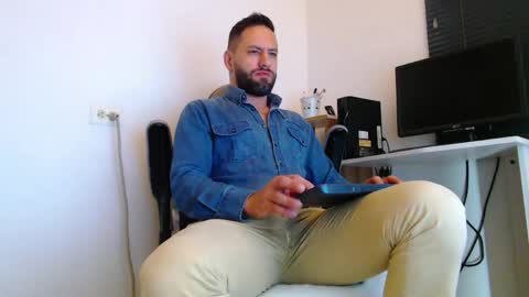 oliver online show from April 2026 02:00:02 PM