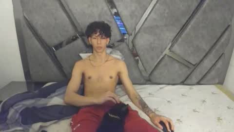 oliverthompson_01 online show from October 2025 06:20:02 AM