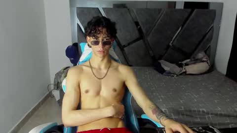 oliverthompson_01 online show from October 2025 07:51:01 AM