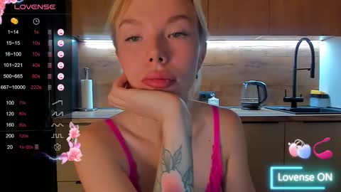 Olivia 3 online show from October 2025 09:35:02 PM