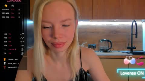 Snapshot of olivia_bells chatting on April 2026 10:14:02 PM Olivia 3 online show from April 2026 10:14:02 PM