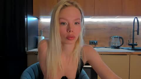 Olivia 3 online show from April 2026 09:01:01 PM