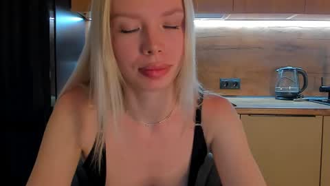 Olivia 3 online show from May 2026 09:20:01 PM