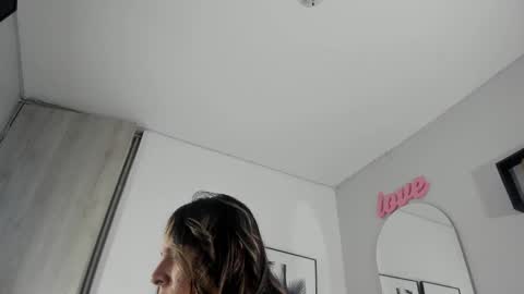 Snapshot of olivia_collisn chatting on September 2025 12:07:02 PM Olivia Collins online show from September 2025 12:07:02 PM