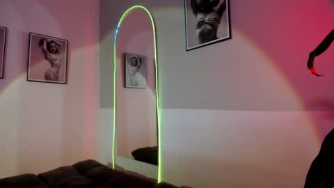 Olivia Collins online show from May 2026 11:08:02 AM
