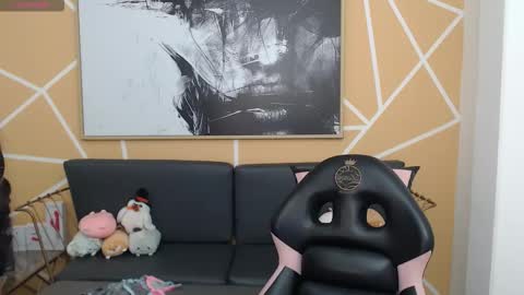 Olivia online show from September 2025 12:59:02 PM