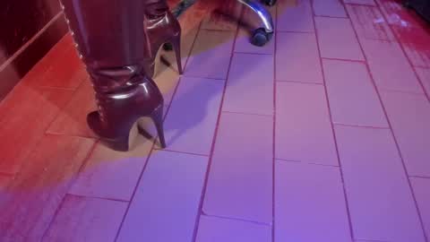   online show from February 2025 01:33:01 PM