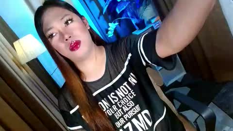 Snapshot of olivia_the_temptress27 chatting on November 2025 09:09:01 AM Miss OLIVIA online show from November 2025 09:09:01 AM