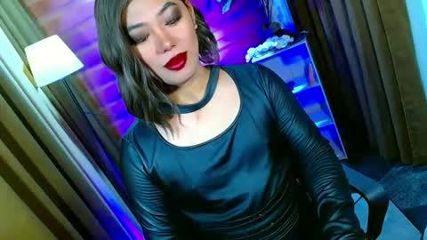 Snapshot of olivia_the_temptress27 chatting on May 2026 05:27:01 AM Miss OLIVIA online show from May 2026 05:27:01 AM