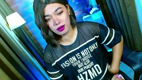 Snapshot of olivia_the_temptress27 chatting on May 2026 06:33:02 AM Miss OLIVIA online show from May 2026 06:33:02 AM
