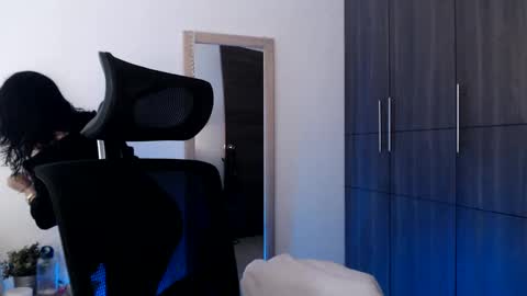 oliviaaa__ online show from January 2025 02:40:02 PM