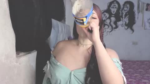 oliviabluee10 online show from November 2025 03:20:02 AM