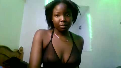 oliviah_1 online show from October 2025 08:42:01 AM