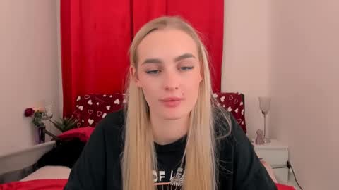 oliviaBeauty online show from February 2025 09:42:02 PM