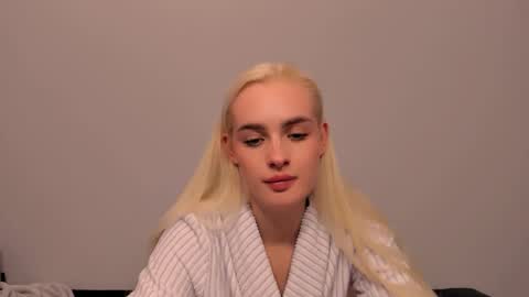 oliviaBeauty online show from March 2026 08:24:02 PM