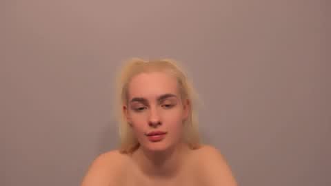 oliviaBeauty online show from March 2026 09:30:01 PM