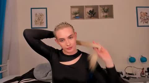 oliviaBeauty online show from April 2026 07:58:02 PM