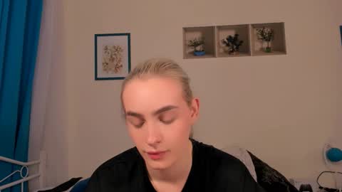 oliviaBeauty online show from April 2026 07:18:01 PM